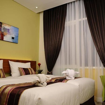 Biz Boulevard Hotel Манадо Екстериор снимка