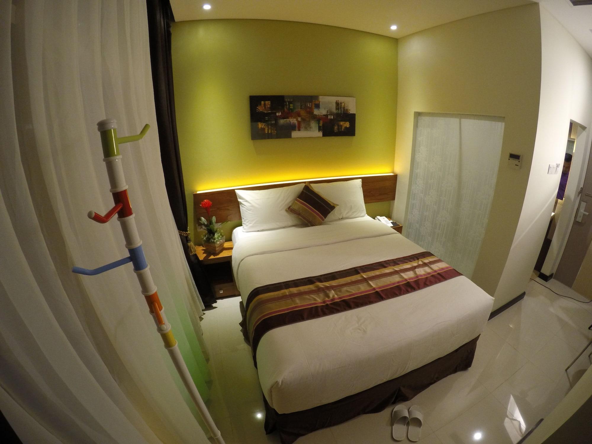 Biz Boulevard Hotel Манадо Екстериор снимка