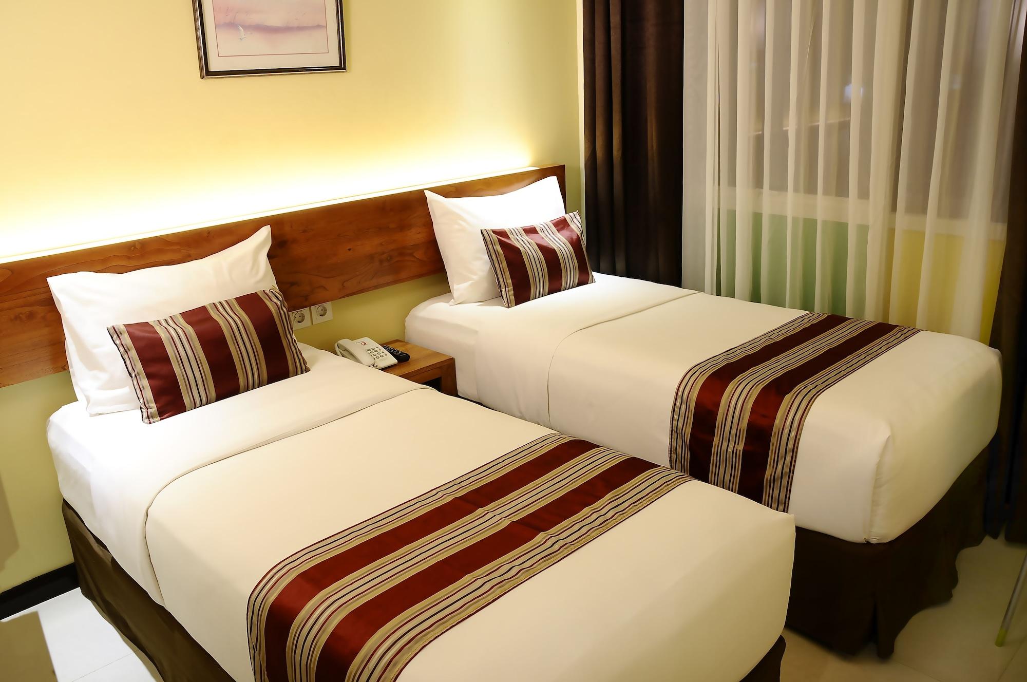 Biz Boulevard Hotel Манадо Екстериор снимка