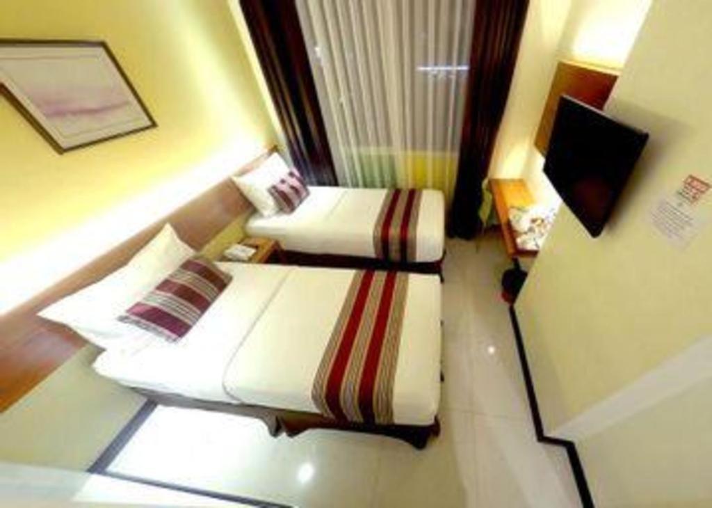 Biz Boulevard Hotel Манадо Екстериор снимка