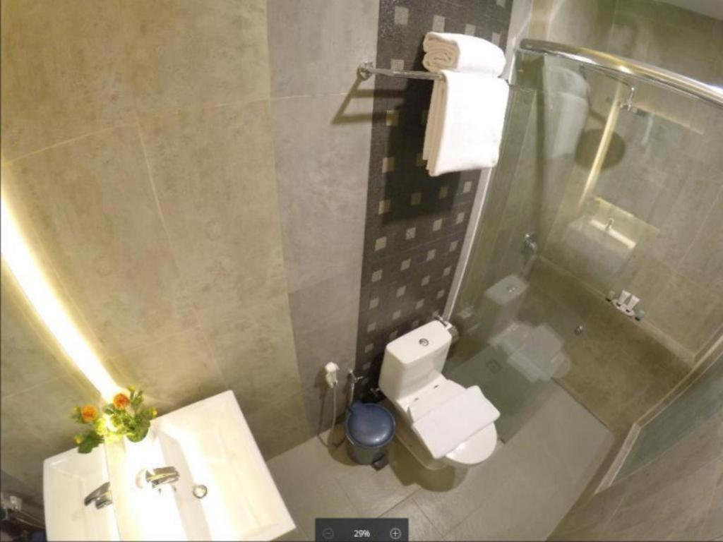 Biz Boulevard Hotel Манадо Екстериор снимка