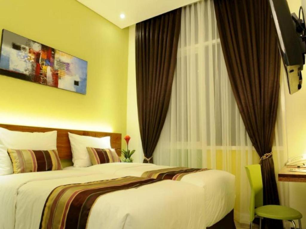 Biz Boulevard Hotel Манадо Екстериор снимка