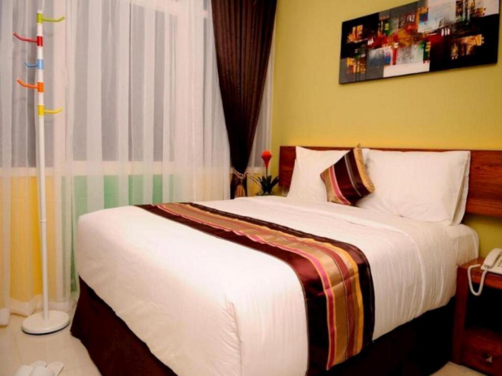 Biz Boulevard Hotel Манадо Екстериор снимка