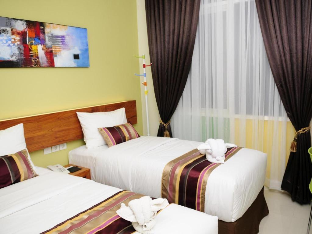 Biz Boulevard Hotel Манадо Екстериор снимка