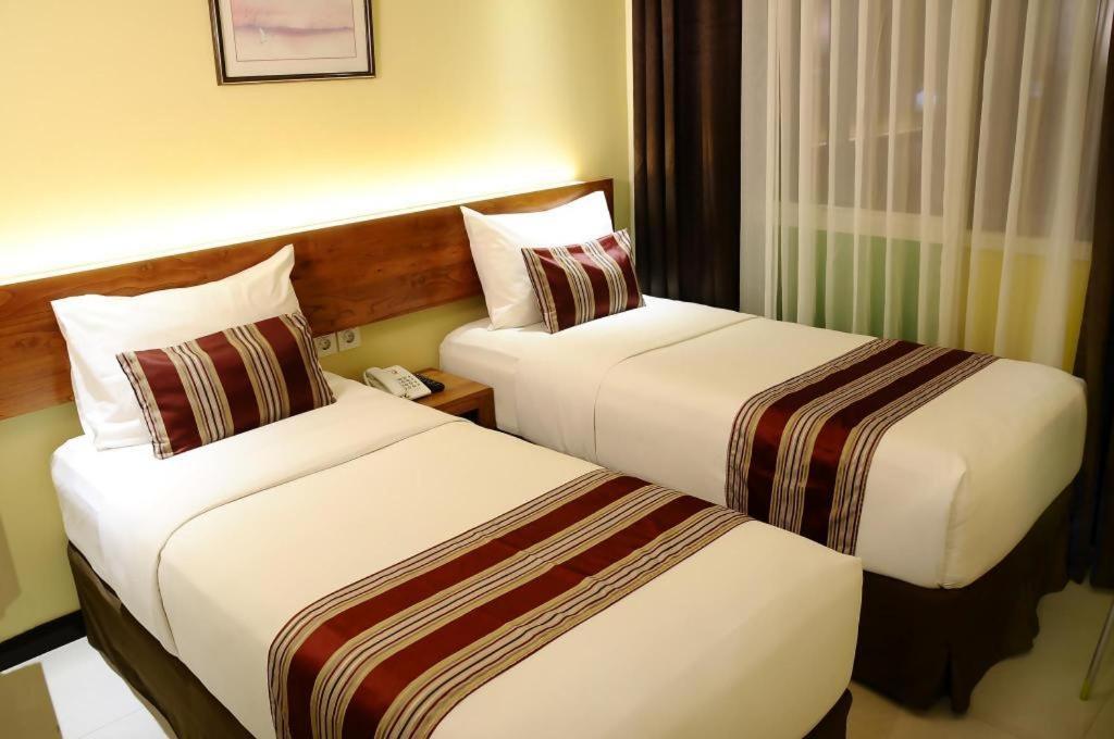 Biz Boulevard Hotel Манадо Екстериор снимка