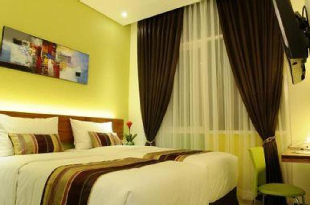 Biz Boulevard Hotel Манадо Екстериор снимка