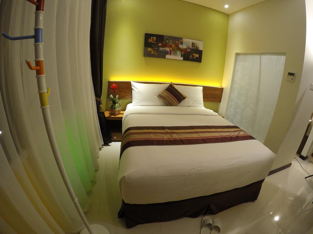 Biz Boulevard Hotel Манадо Екстериор снимка