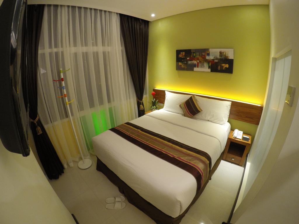 Biz Boulevard Hotel Манадо Екстериор снимка