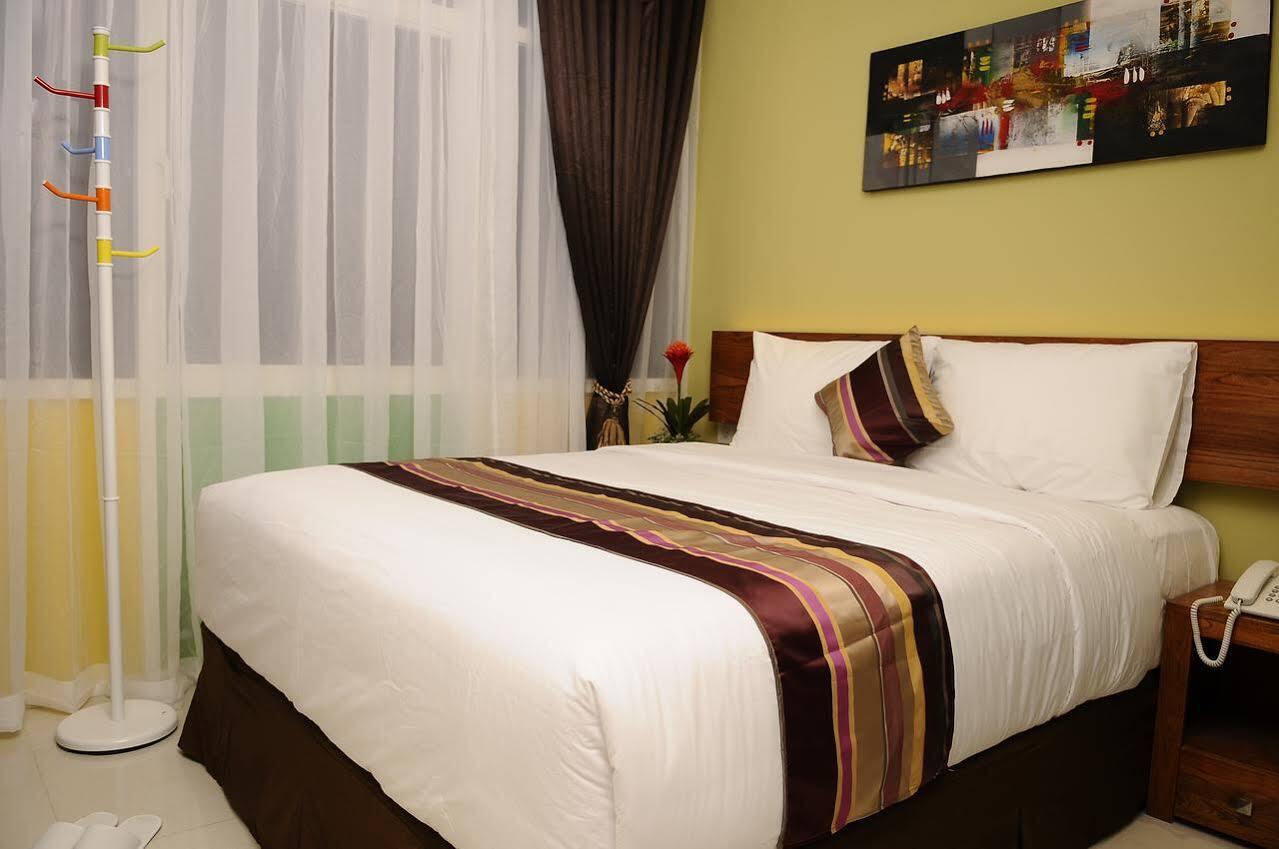 Biz Boulevard Hotel Манадо Екстериор снимка