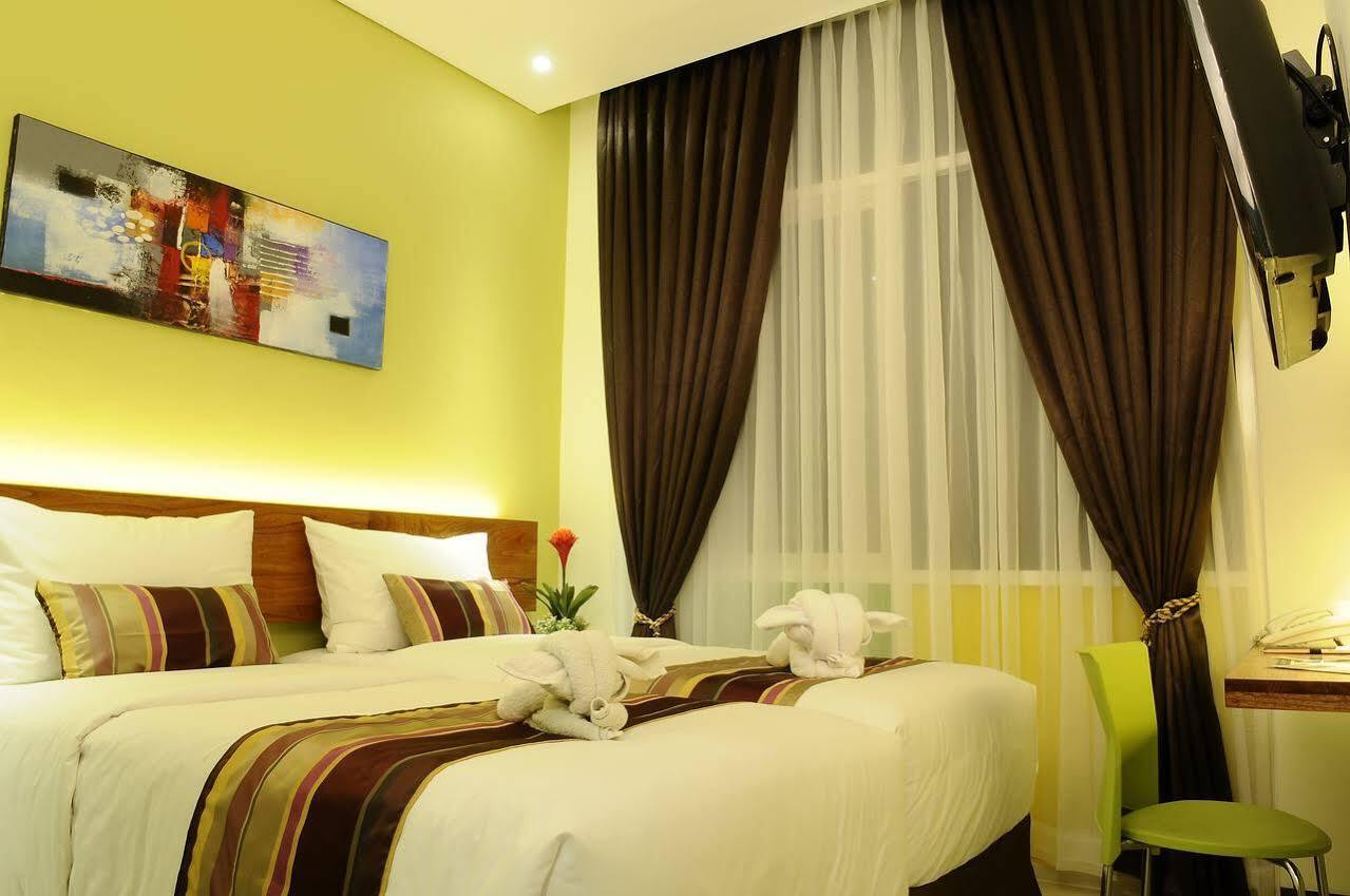 Biz Boulevard Hotel Манадо Екстериор снимка